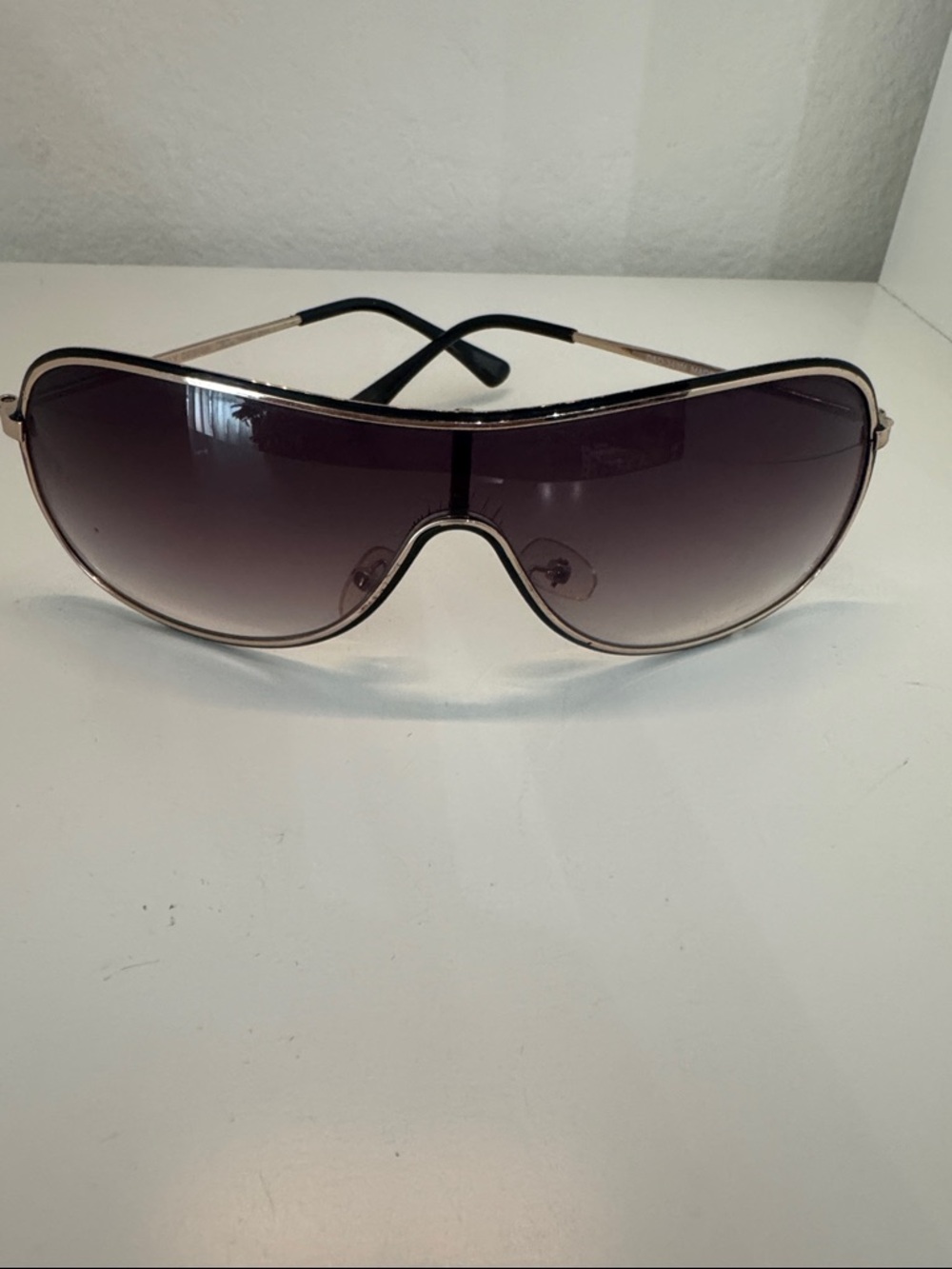 Donna Oliver Italy Y2K Shield Sunglasses Oversized Rimless Gold